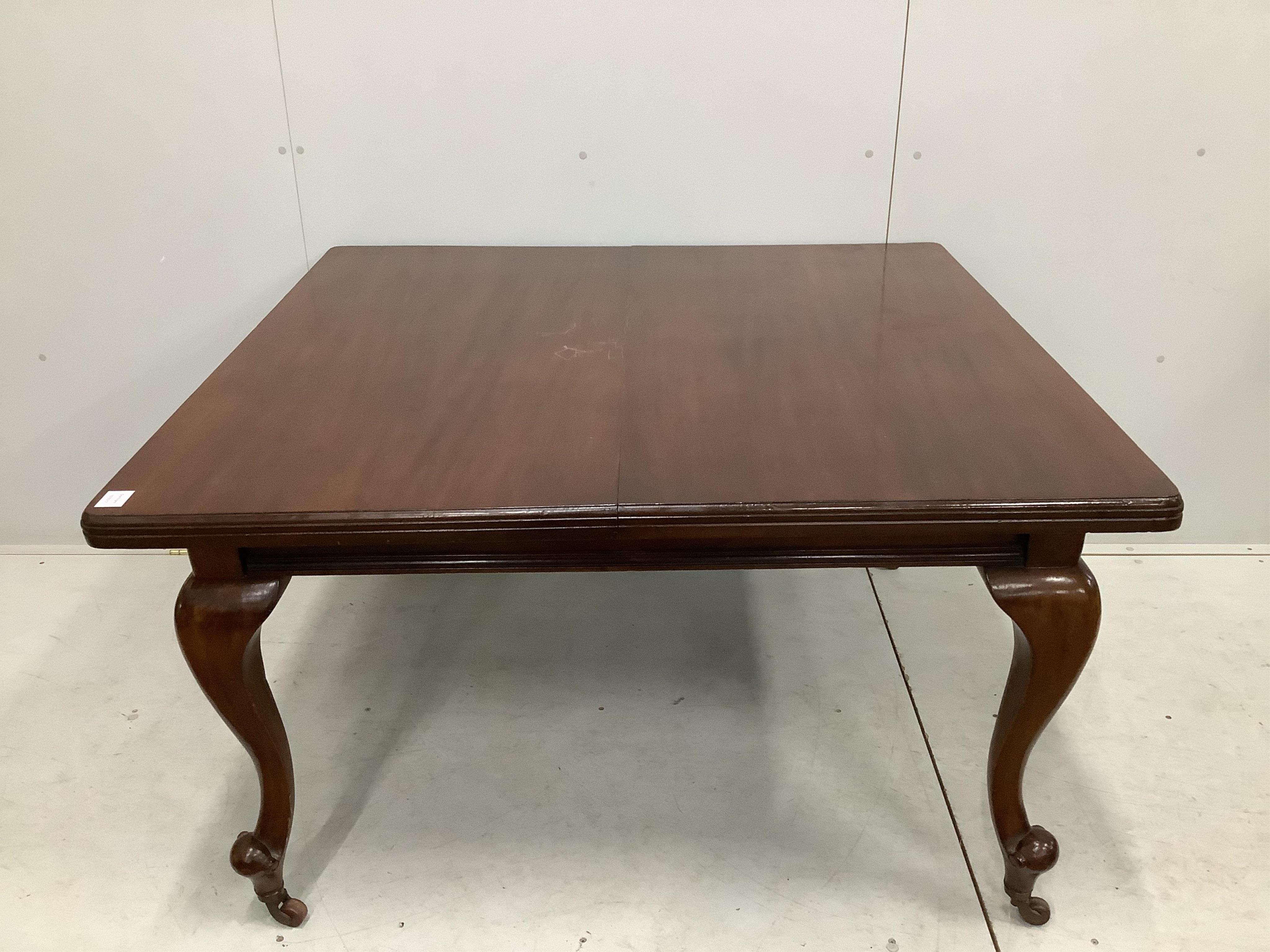 An early 20th century mahogany extending dining table, with one spare leaf and winder, 180cm extended, depth 120cm, height 71cm. Condition - fair to good